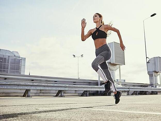 Las sentadillas son una buena opción para tonificar y fortalecer los músculos de nuestras piernas.