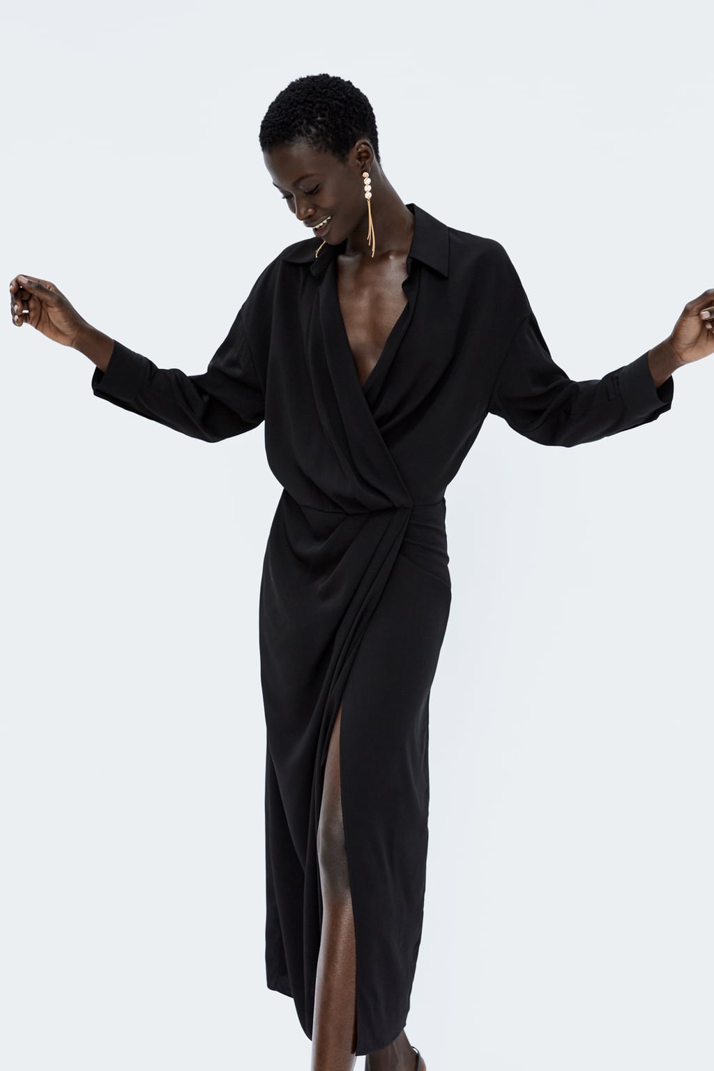 Vestido largo cruzado de Zara: 99 euros.