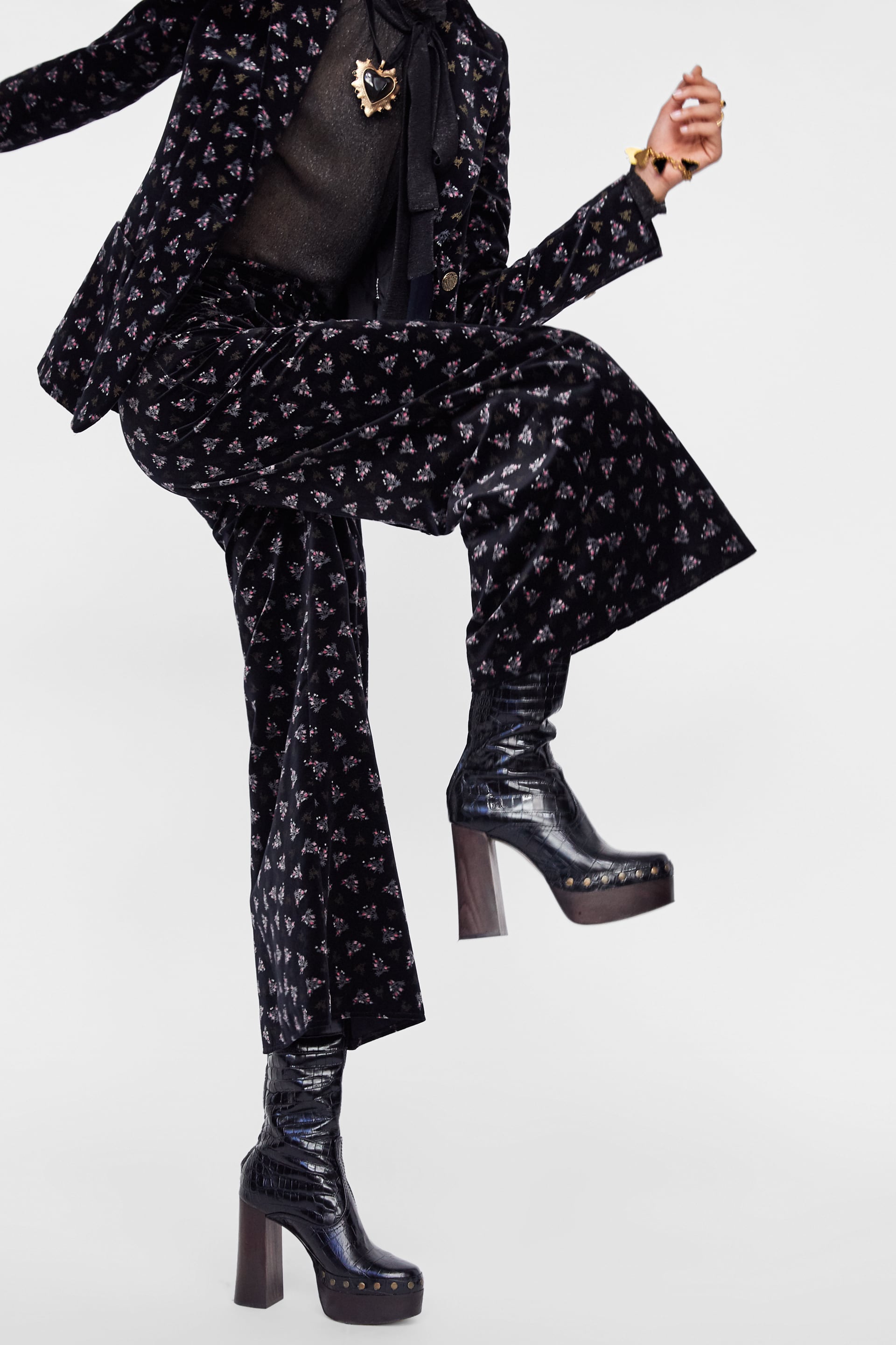 Pantalón culotte de terciopelo de Zara: 59,95 euros.