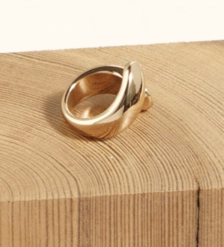 Anillo metálico de Mango: 12,99 euros.