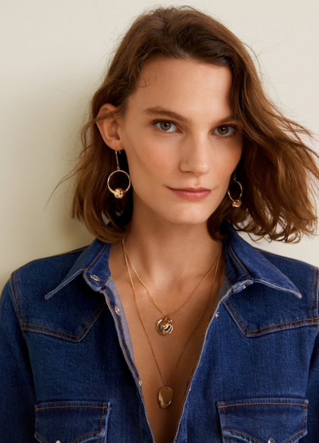 Collar de cadenas con abalorios de Mango: 12,99 euros.