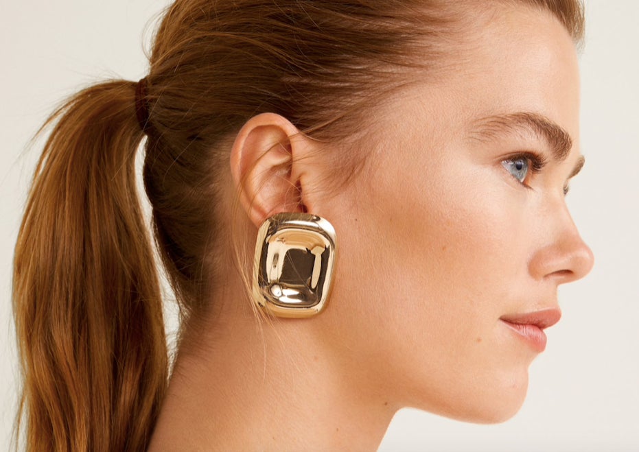 Pendientes metálicos de Mango: 9,99 euros.