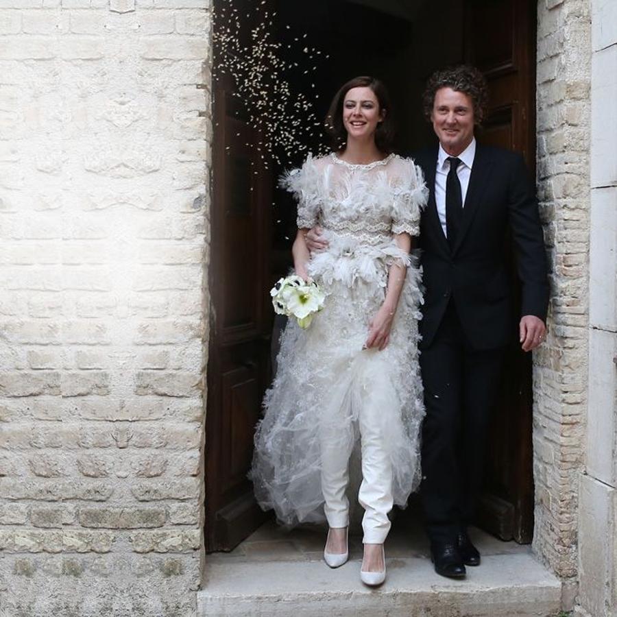 El conjunto con pantalón de Chanel Alta Costura que lució Anna Mouglalis en su boda nos parecería espectacular para que lo llevará Marta Ortega el próximo día 16 de noviembre.