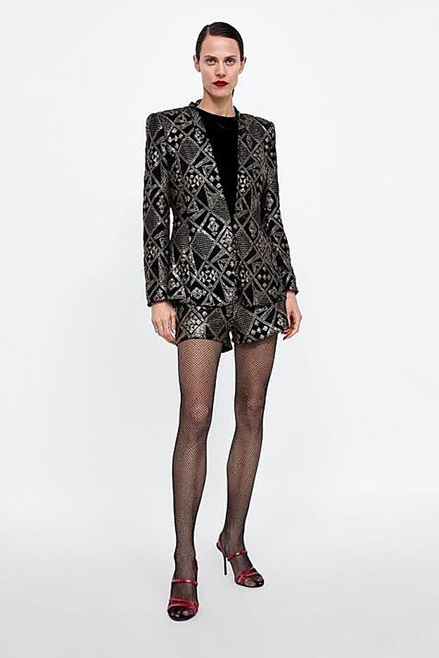 Blazer efecto terciopelo con lentejuelas y bermuda a juego 85,90 euros.