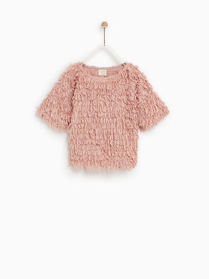 Top de manga corta con detalles de flecos en color rosa: 15,95 € en Zara Kids