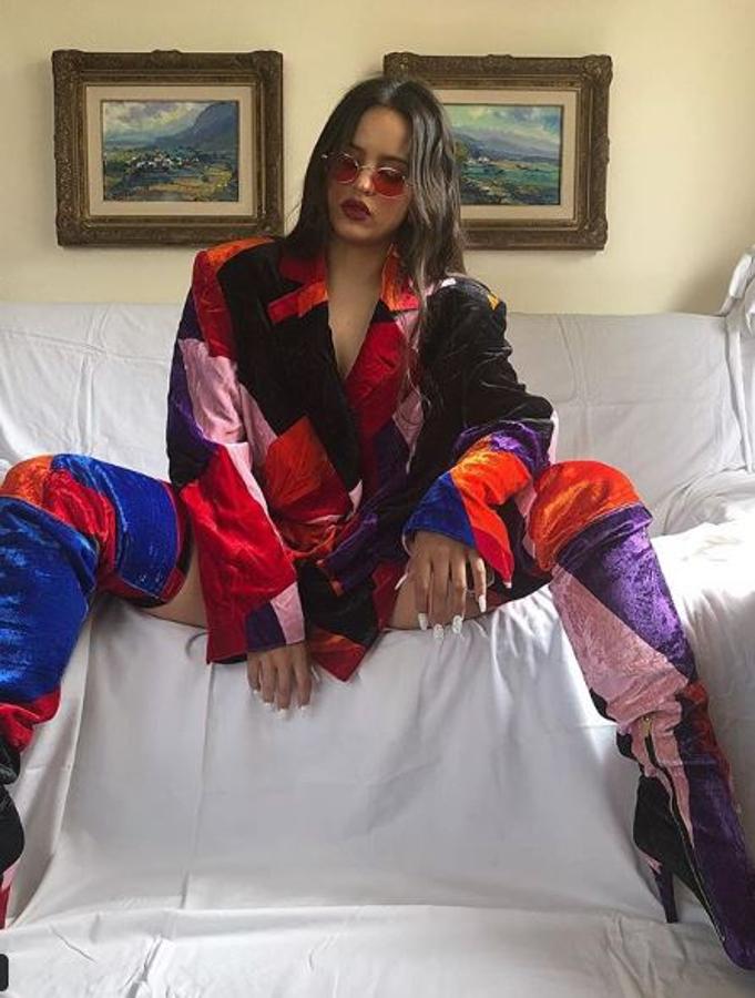 Traje y botas a juego, todo de María Escoté.