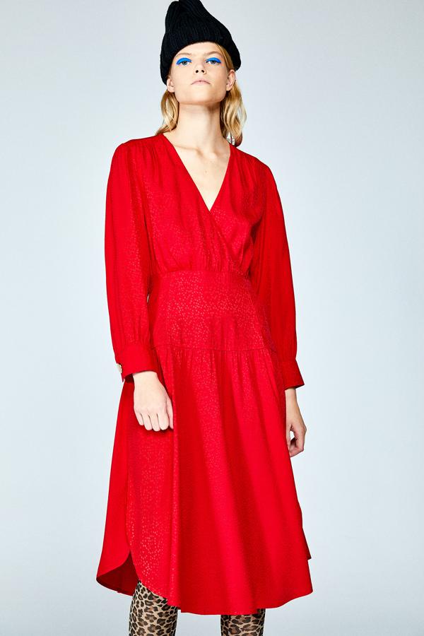 ¿Cena de empresa a la vista? Este vestido es perfecto para eso. Luego lo puedes reutilizar en versión sport con unos  leggings  (39,99 euros).