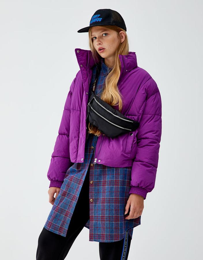 Cazadora acolchada en color morado, 29,99 euros.