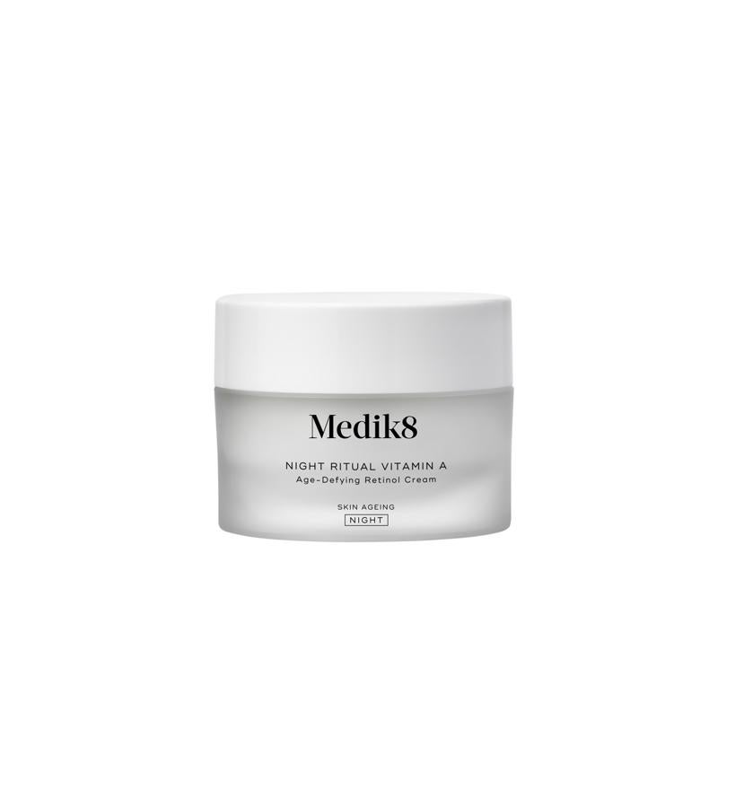 En su web (medik8.es) podrás disfrutar de un 20% de descuento en todos sus productos desde el Black Friday (23 de noviembre) y hasta el Ciber Monday (26 de noviembre).  Night Ritual Vitamin A  (53,60 €) es una de sus novedades, que mejora la textura de la piel, minimiza la aparición de líneas finas y equilibra el tono irregular mientras duermes.