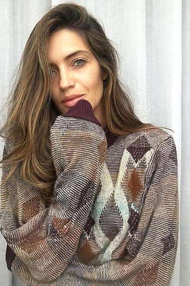 Sara Carbonero con jersey en tonos marrones de Slowlove.