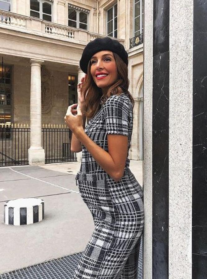 Un look muy parisino con  mono de Zara   y boina.