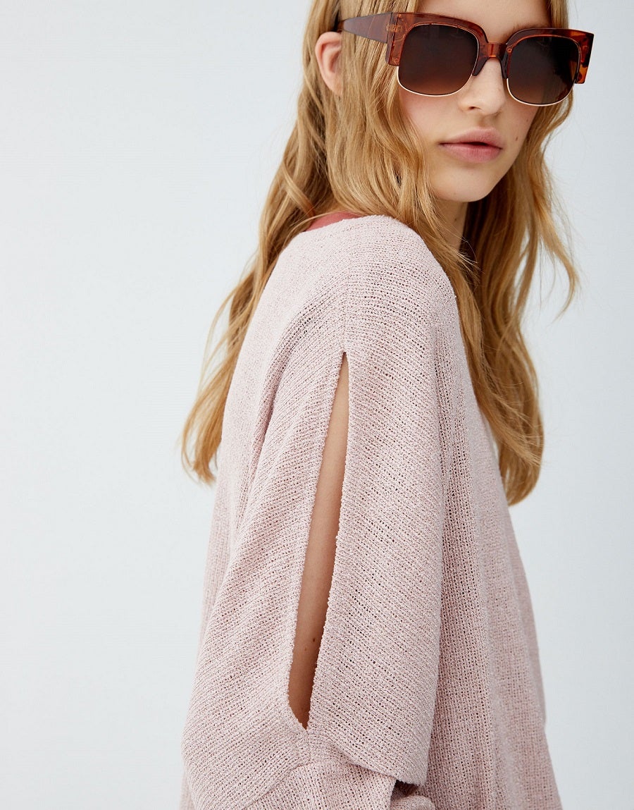 Jersey de punto rosa empolvado con aberturas en los hombros de Pull&Bear. (12,59 euros).