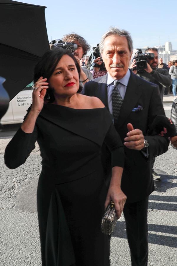 Roberto Torretta y Carmen Echevarría, padres del novio, a su llegada al enlace de Marta Ortega y Carlos Torretta.