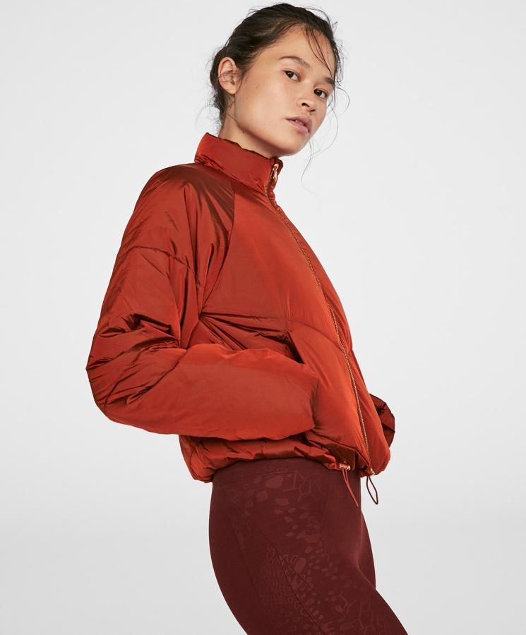 Plumífero corto (45,99 euros antes del Black Friday).