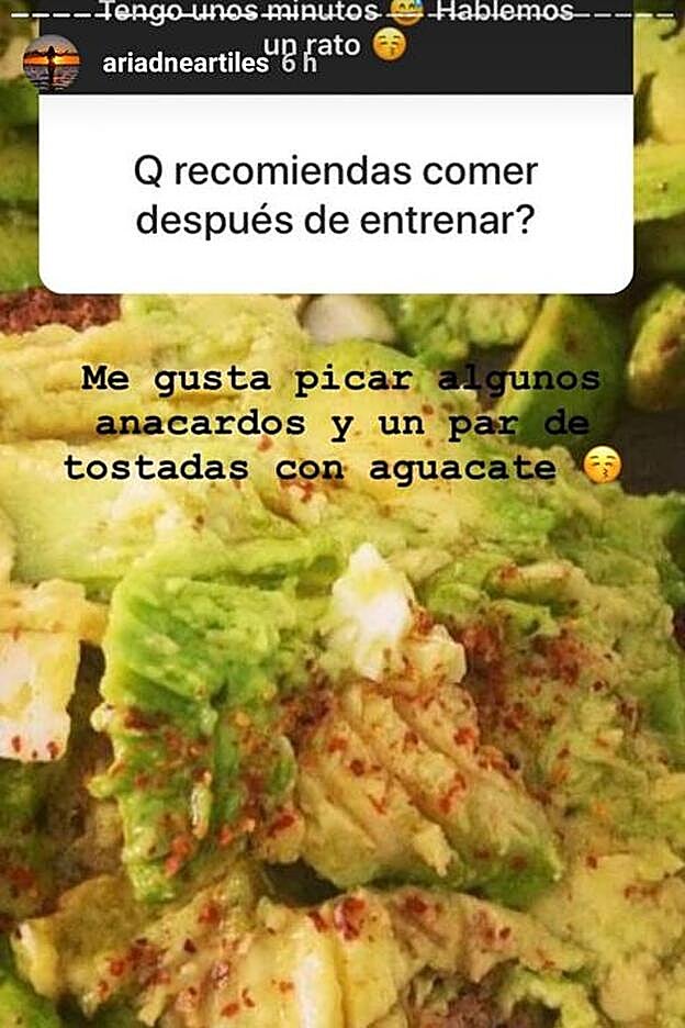 Unas tostadas con aguacate y unos anacardos son todo lo que la modelo necesita después de entrenar.