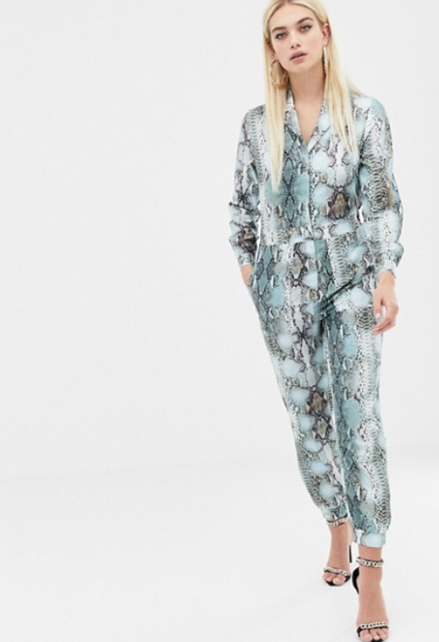 Estilo "worker" actualizado con la tendencia del estampado animal (Asos Design, 70,99 euros).