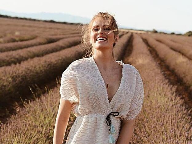 Haz click en la imagen para ver el vídeo de la premiere de 'Súperlópez' en la que Adriana Abenia lució un cambio de look radical.