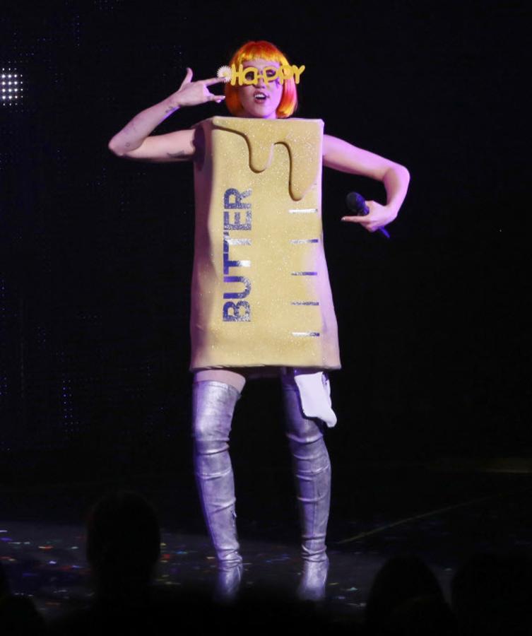 En Vancouver también se disfrazó de 'mantequilla sexy'. Tranquila, nosotras tampoco lo entendemos...