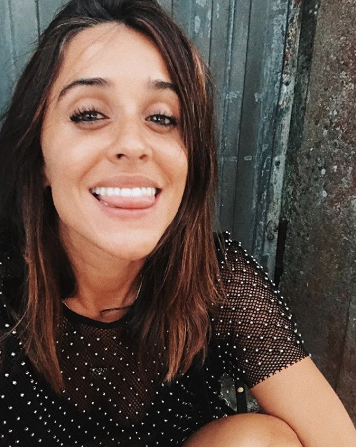 Es cierto: los colores claros rejuvenecen y puede que no sea casualidad que Macarena decidiera pasarse al rubio al cumplir los 30. Además, se nota que de niña fue rubia, pues el color le va fenomenal a su tono de piel y sus ojos verdes. Su melena oscura, con ese castaño tan matizado, también nos encantaba. ¡Vuelve al lado oscuro, Macarena!