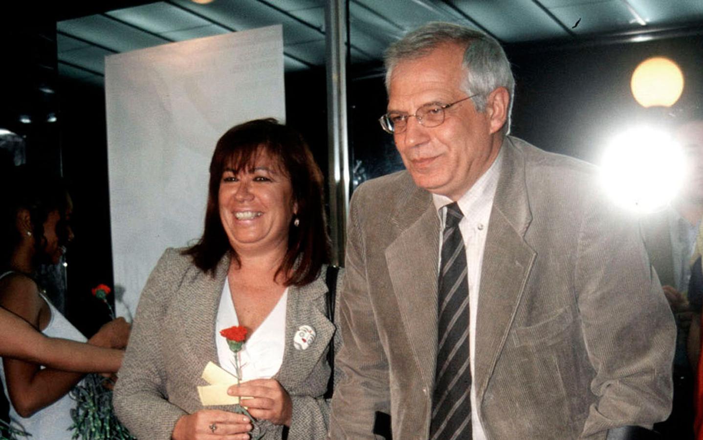 Se casaron el pasado verano, pero Josep Borrell y Crtsina Narbona consiguieron mantener en secreto la noticia hasta el mes de octubre. El broche de oro a dos décadas de relación.