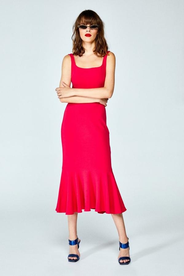 Este vestido midi de Sfera tiene mil y una posibilidades. Además, con el Cyber Monday está rebajado de 25.99 a 10.33 euros.