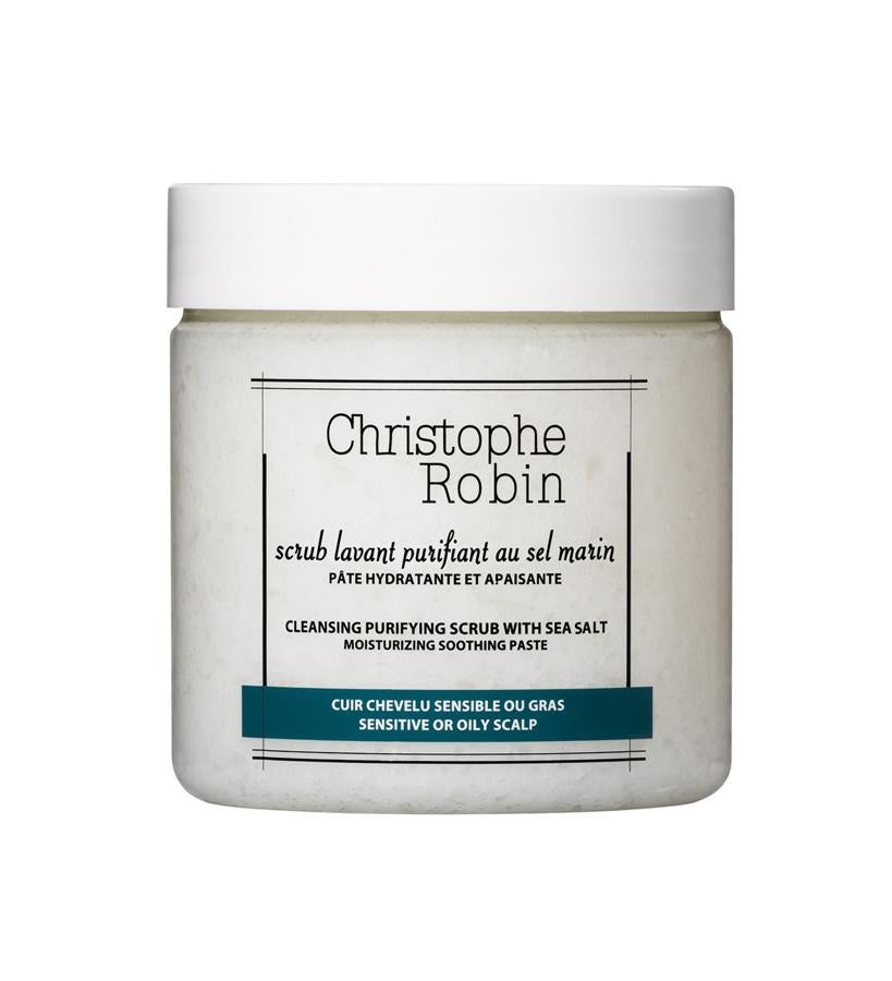 Con este producto fue el estilista Christophe Robin quien inventó la categoría de champú exfoliante. Su principal ingrediente es la sal marina, que funciona como un exfoliante natural que elimina las impurezas y aumenta la circulación.  Scrub Lavante Purificante a la Sal Marina de Christophe Robin para Claudia di Paolo  (38 €).