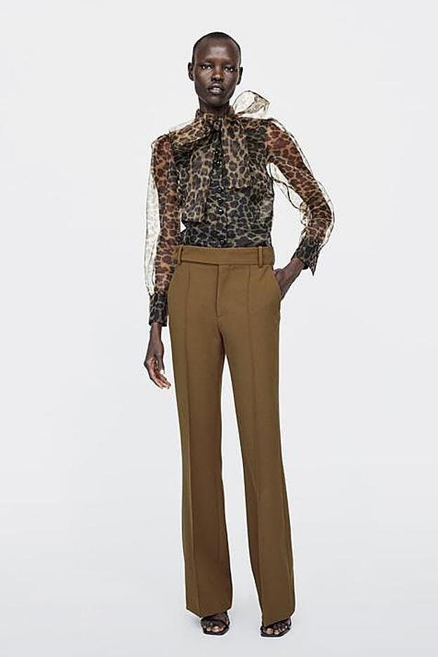 Blusa animal print semitransparente de Zara (39,95€)