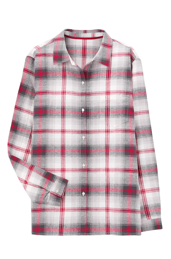 No existe pijama más ortodoxo: a cuadros y de estilo masculino.