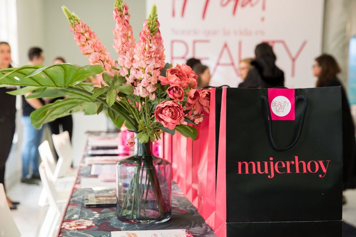 Y no es de extrañar. Las primeras 50 personas recibieron una bolsa de Mujerhoy llena de los mejores productos de exclusivas marcas.