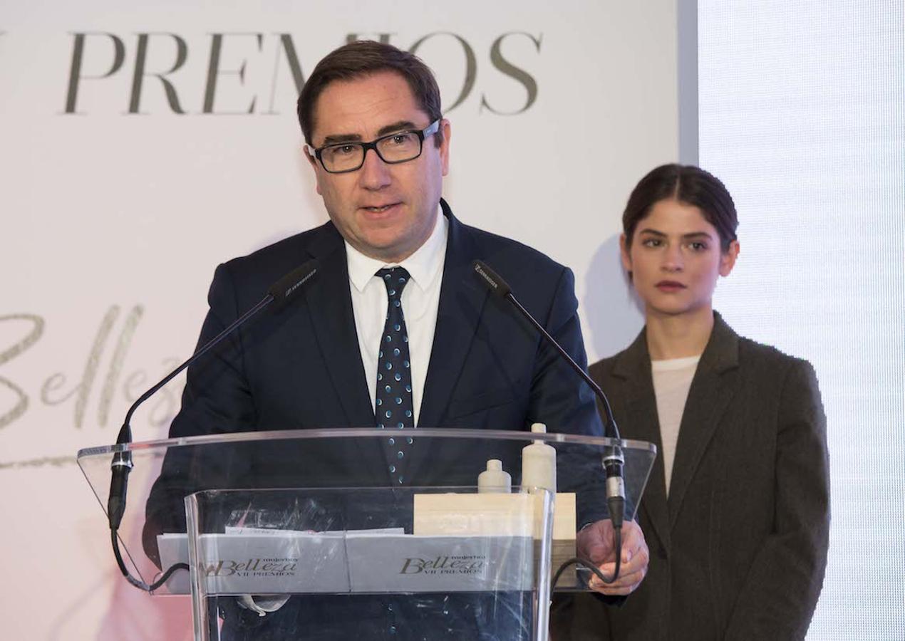 Ganador: Eau de Citron Noir de Hermès. Recogió el premio Olivier Cheronnet, managining director de Hermès Parfums Europe Sud.