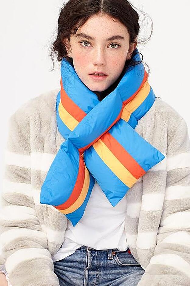 La bufanda acolchada de Blanca Miró es de la firma Kule.