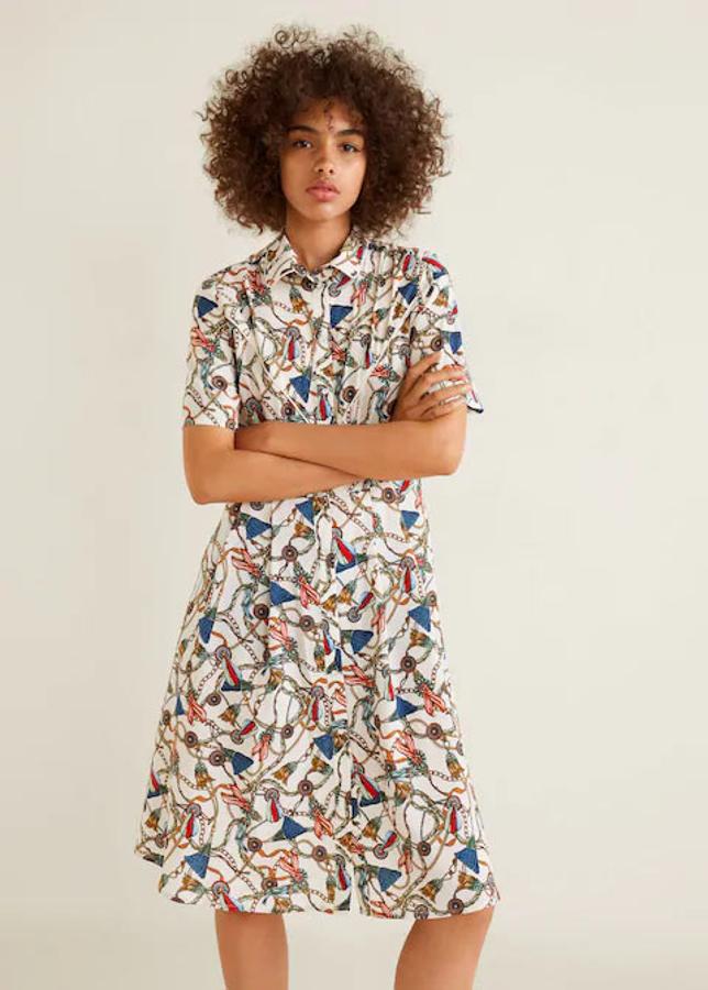 Vestido con estampado de pañuelo y cadenas, 39,99 euros.