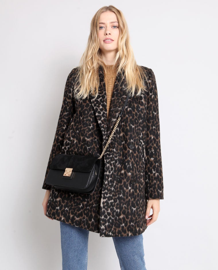 Abrigo estampado de leopardo. (49,99 euros).