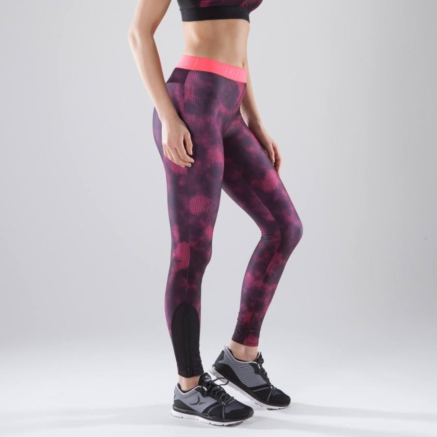 Mallas deportivas rosas de venta en Decathlon. Precio: 11,99 euros.