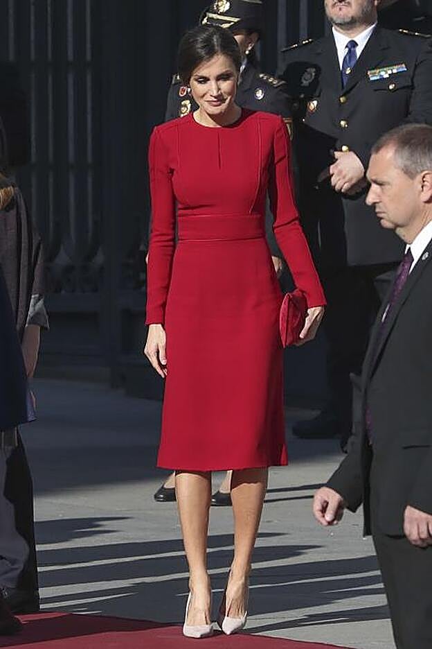 La Reina Letizia con un diseño de Carolina Herrera.