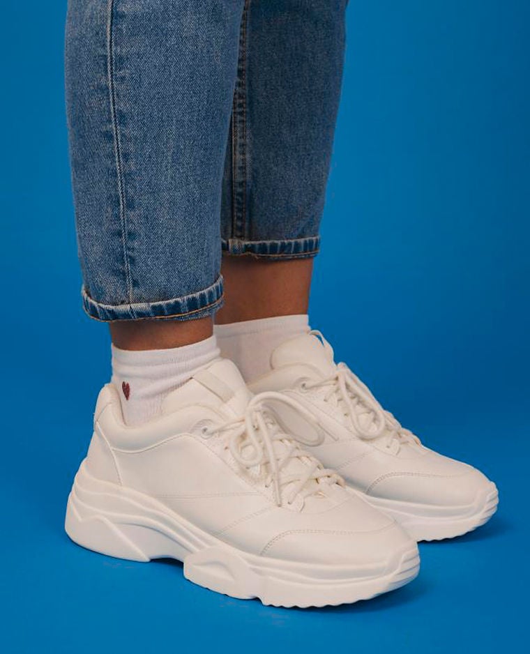 Deportivas maxi en color blanco de Pimkie: 39,99 euros.