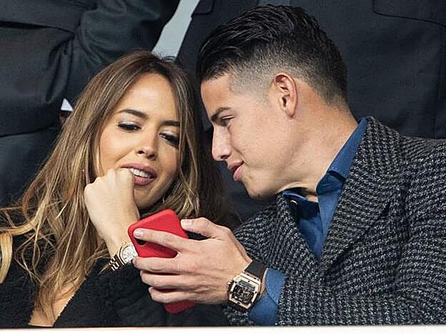 James Rodríguez y Shanon de Lima, viendo el partido River-Boca.