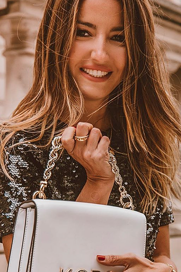 El pelo y el maquillaje natural también nos convence para la noche.