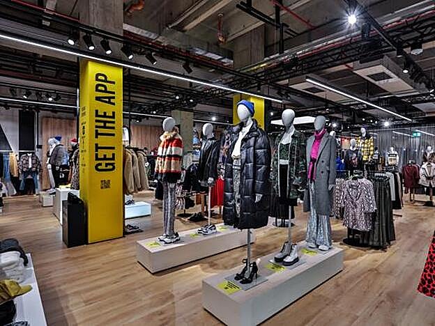 Bershka cambia la forma de comprar dentro de sus tiendas.