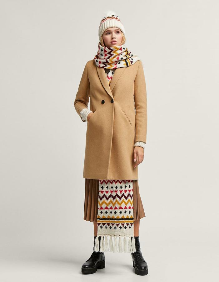 Un diseño precioso para una bufanda larguísima que da mucho juego (7,99 euros).