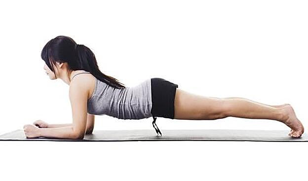 No se debe bajar la cadera.