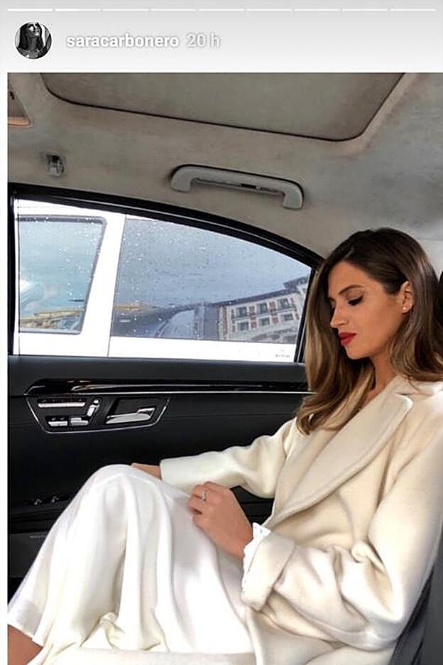 Sara Carbonero compartió su 'lookazo' através de algunos de sus 'stories' de Instagram.