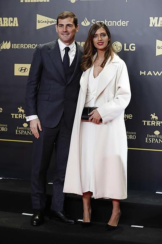 Sara Carbonero ha vuelto a conseguir otro de sus 'lookazos' con un 'total white'.