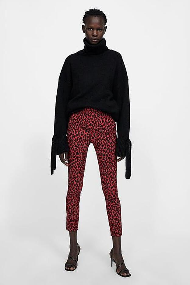 Pantalones de Zara (22,95 euros).