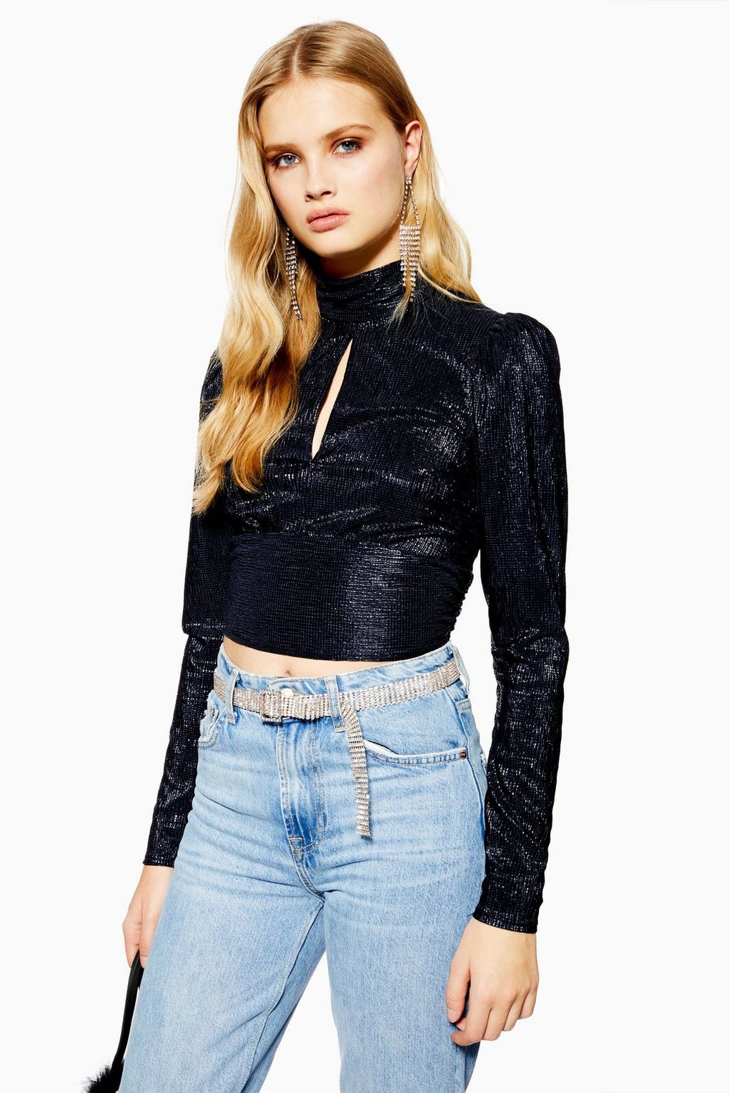 Blusa con espalda descubierta: 34 euros.