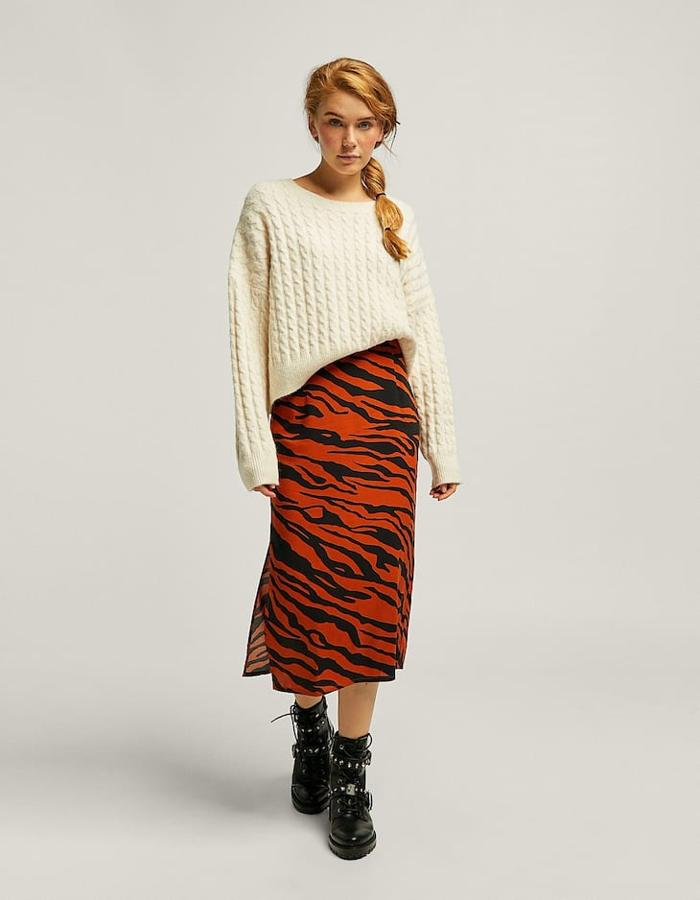 Falda recta 'animal print', 19,99 euros.
