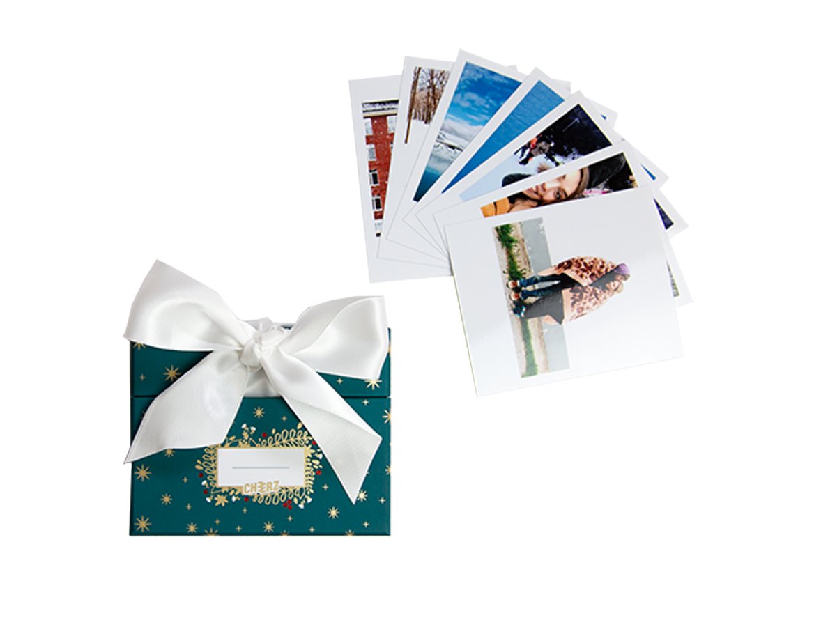Seguro que tu amiga tiene cientos de fotos en el móvil de los momentos que habéis compartido juntas. La aplicación de Cheerz te las imprime en formato retro (también pueden ser imanes) y te las manda a casa en una cajita ideal (Desde 15 euros).