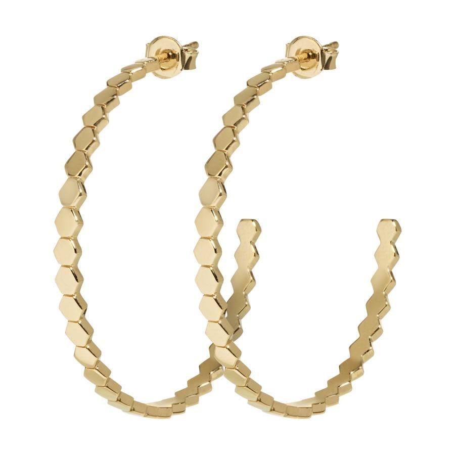 Con las joyitas no se falla porque nunca se tienen suficientes. Este año que se llevan los pendientes de aro, puedes apostar por unos con un toque diferente, como estos de Cluse que cuestan 54,95 euros.