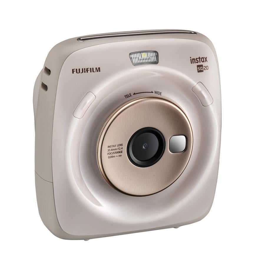 La cámara Instax SQ120 de Fujifilm te permite grabar clips de vídeo e imprimir fotografías al instante. Un gadget a la última con un diseño que puedes llevar en el bolso. Su precio es de 199 euros.