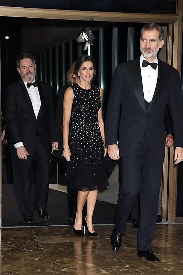 La Reina Letizia a su llegada a los Premios Mariano de Cavia en la sede del periódico ABC.